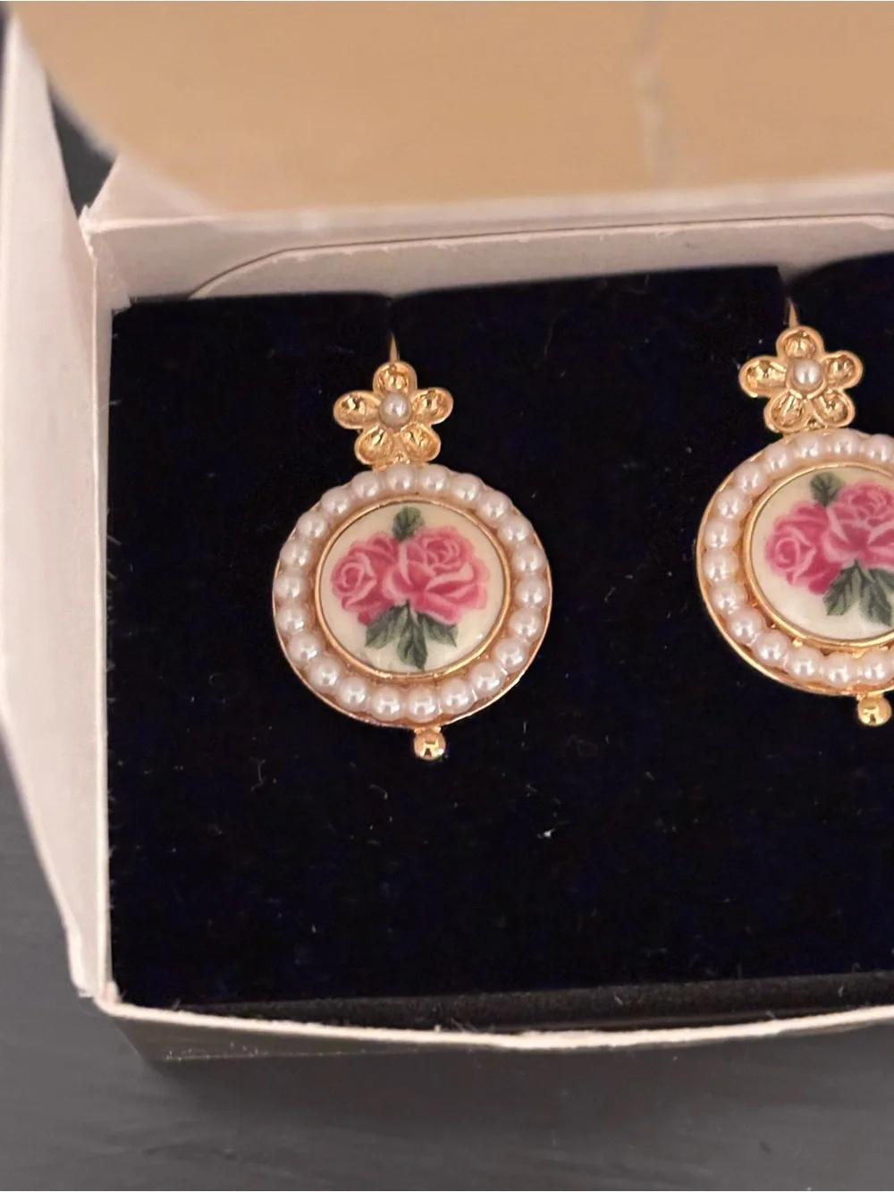 Avon Vintage Gold-Tone Pink Rose and Pearl Medallion Drop Earrings New in box
